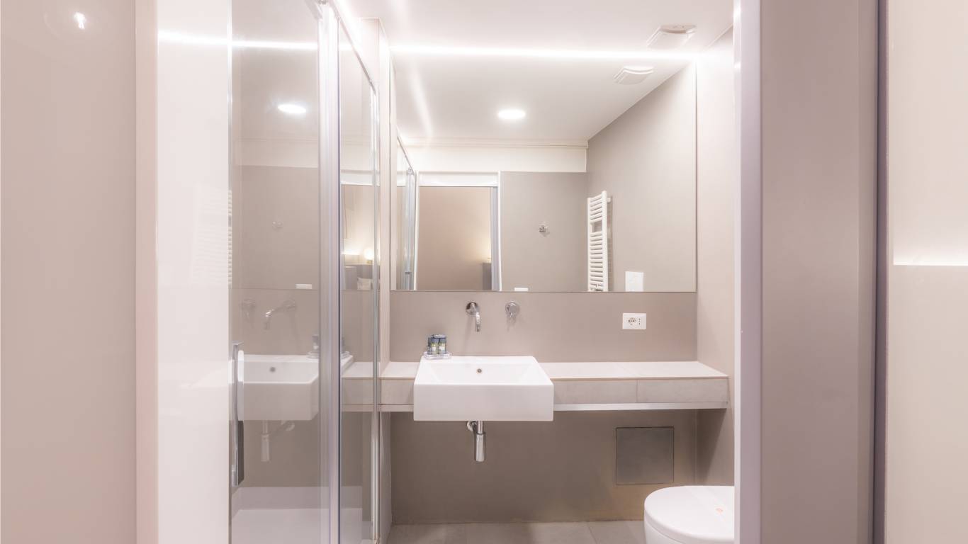 Croce-Apartment-Rome-Gruppo-Rhome-bathroom-5