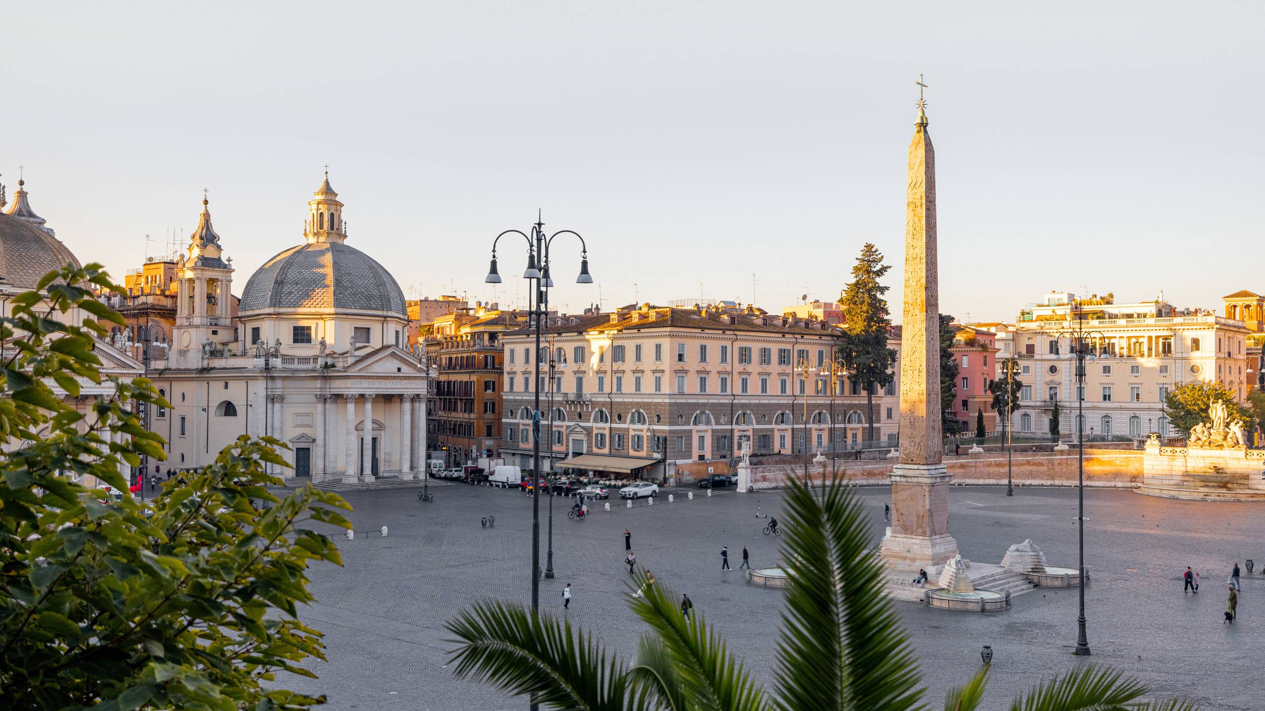 Piazza-del-popolo-roma-croce-apartments-sfondo