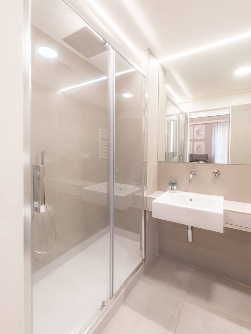 Croce-Apartment-Rome-Gruppo-Rhome-bathroom