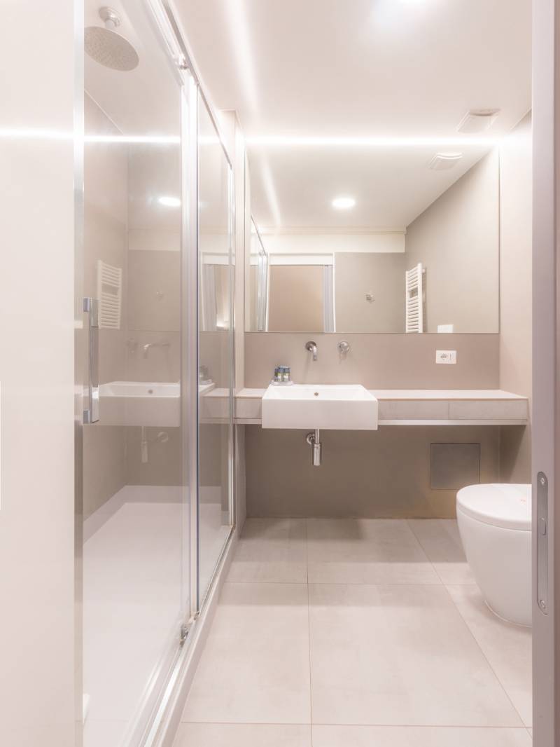 Croce-Apartment-Rome-Gruppo-Rhome-bathroom-5