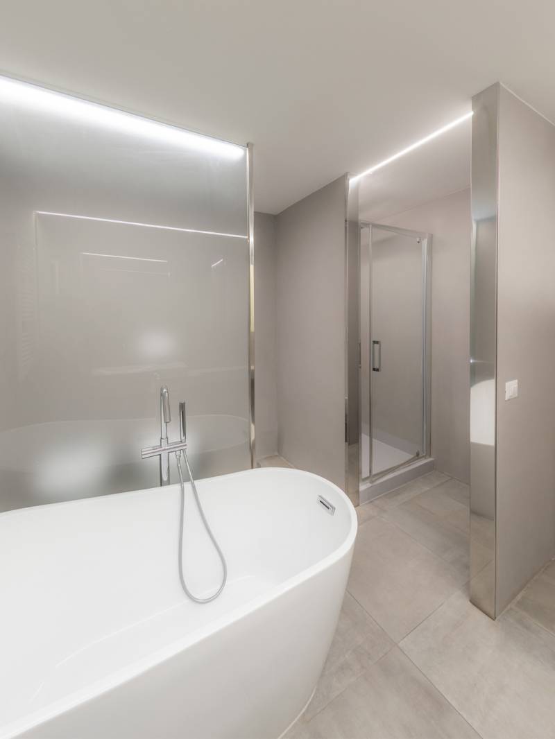 Croce-Apartment-Rome-Gruppo-Rhome-bathroom-3